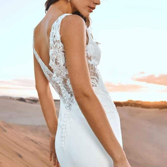 Pronovias x Ashley Graham Wedding Dress - Picture 3 of 4